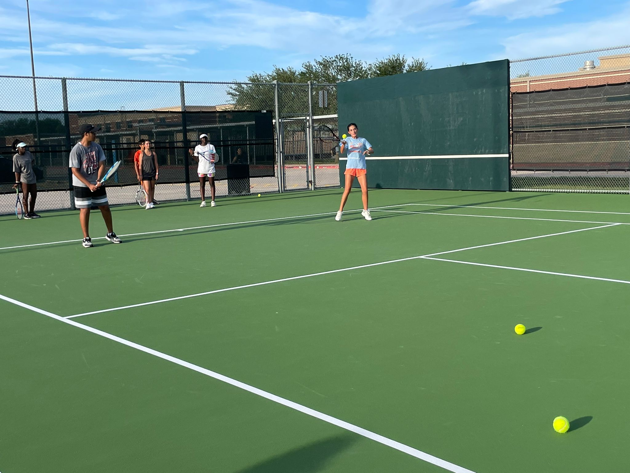 Tennis clubs for practice